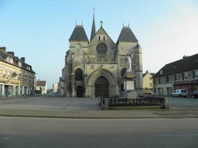 Notre Dame de la Délivrance,et le Monument aux Morts