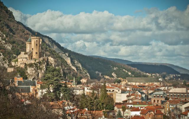 Foix (Ariège, France). Vue à partir de Montgauzy, au dessus de la ville.