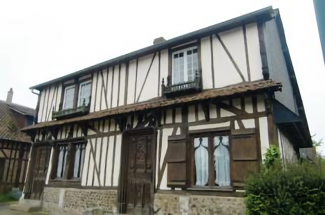 Houten versieringen op woning in La-Neuville-Chant-d'Oisel (Trudi)