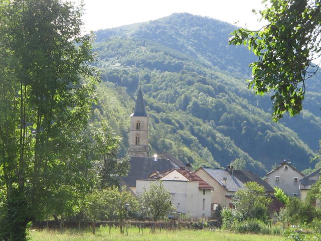 Village view from (42.898196,1.318770) 594m.