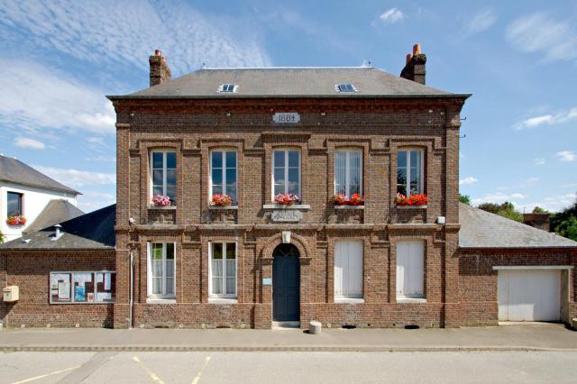 École communale (1884) de Bois-l’Évêque, rue Principale