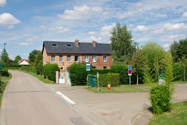 Maison en brique rose du 18e siècle rue Principale à Bois-l’Évêque