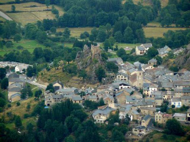 Quérigut et son château