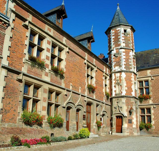 Aumale (Seine-Maritime, France). L'hôtel-de-ville.