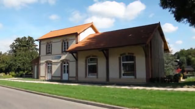 France: Val de Saane - L'ancienne gare devenue bibliotheque
