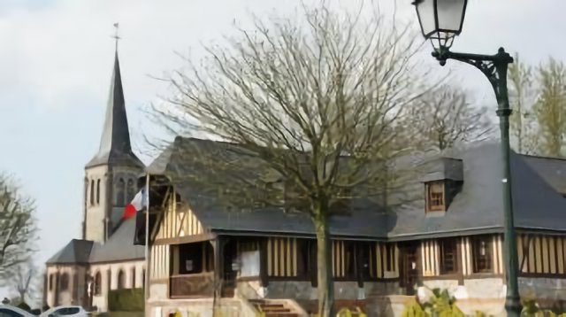 Eglise et Mairie de Auzouville l'Esneval