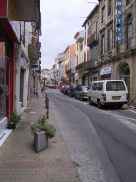 Pamiers (Ariège, Midi-Pyrénées, France) : Une rue du centre ville.