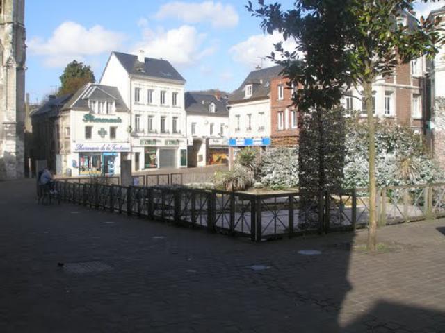 CENTRE VİLLE DE LİLLEBONNE (PLACE CARNOT)
