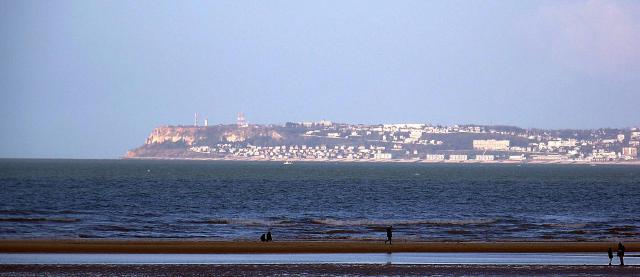 Vue vers Ste Adresse depuis la plage de Trouville.