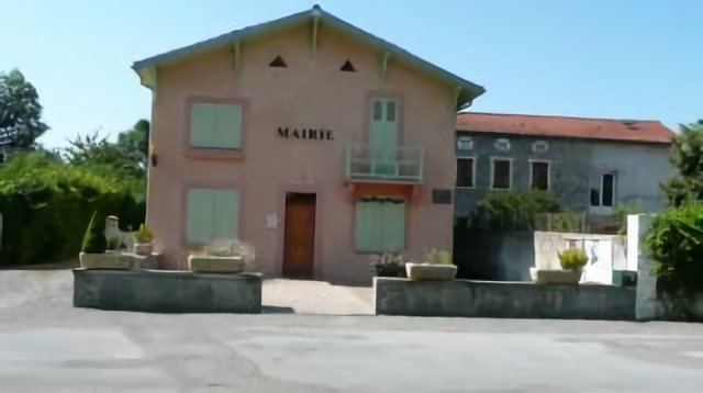 La Bastide : sa coquette mairie