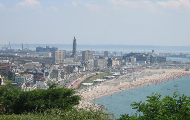 Le Havre, beach on summer 2005. I took this picture (Urban 15:37, 14 July 2005 (UTC)).