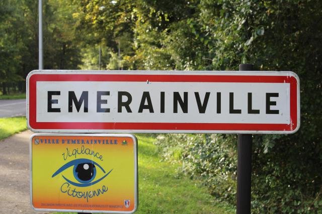 Panneau d'entrée dans Émerainville.