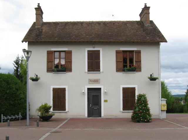 Mairie de Darvault (Seine-et-Marne, Île-de-France, France).