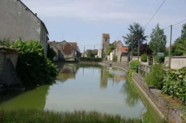 Joli village du Gâtinais (Garentreville).