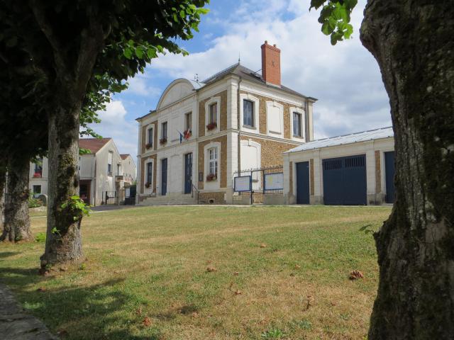 Mairie-école de Coutevroult. Date de construction 1880 selon la façade