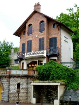 Montigny-sur-Loing - Ne pas être écloppé pour grimper à la pharmacie