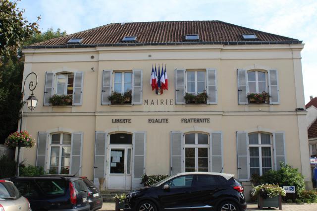 Hôtel de ville de Saint-Thibault-des-Vignes.