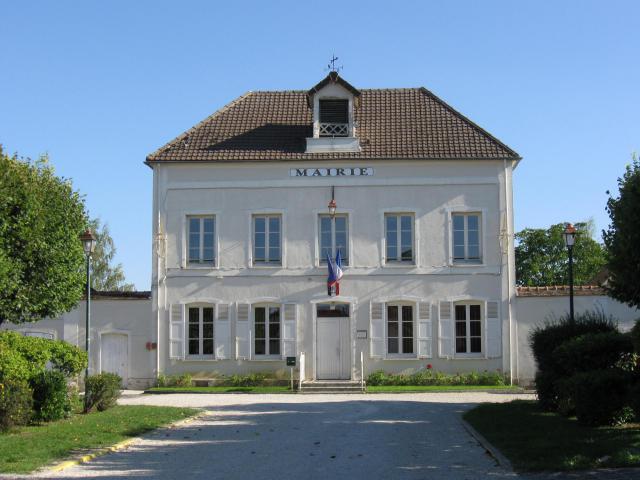 Mairie de Châtenay-sur-Seine. (Seine-et-Marne, région Île-de-France).