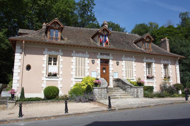 Bürgermeisteramt (Mairie) in Fontaine-le-Port im Département Seine-et-Marne (Île-de-France)