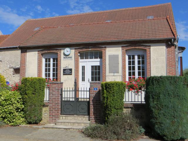 Mairie du village, adaptée à sa population