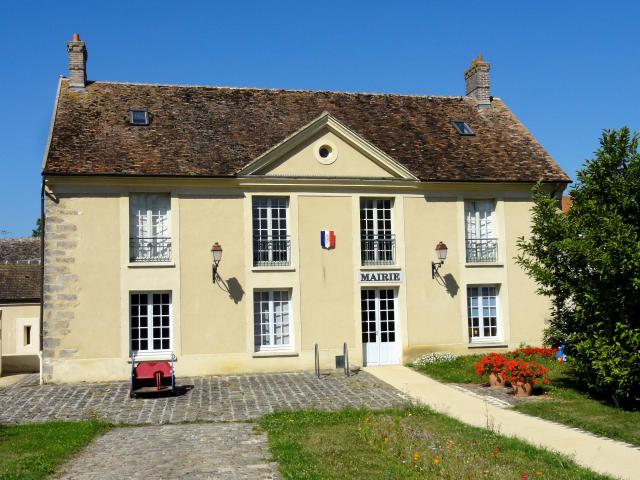 Mairie, rue du Cloître.