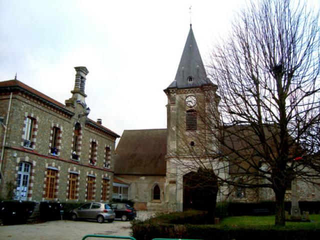 La mairie et l'église de Jossigny
