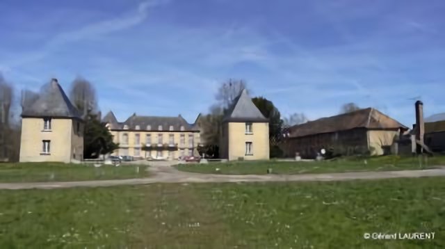 Livry sur Seine - Château privé XVIIe remanié au XXe, couvent et maison de retraite des sœurs dominicaines.