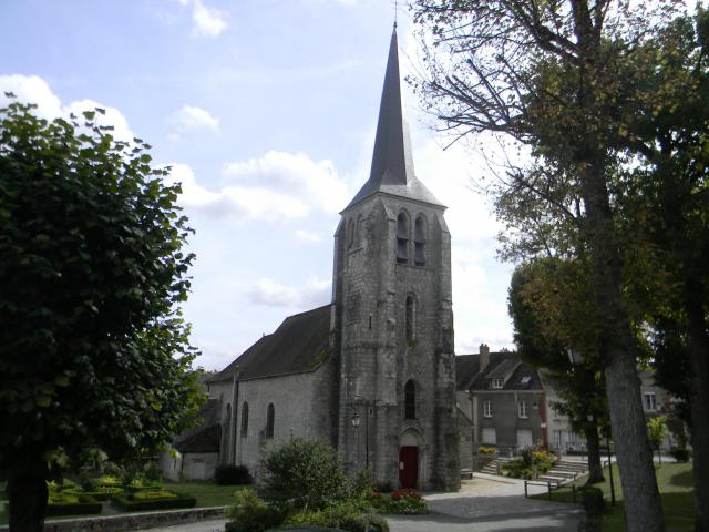 Eglise Saint-Pierre-Saint-Paul de Saint-Pierre-lès-Nemours (XIIe siècle).
