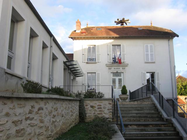 Mairie-école de Boissise-la-Bertrand. (Seine-et-Marne, région Île-de-France).
