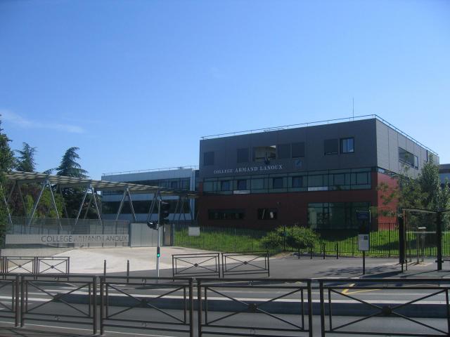 Collège Armand Lanoux de Champs-sur-Marne, France.