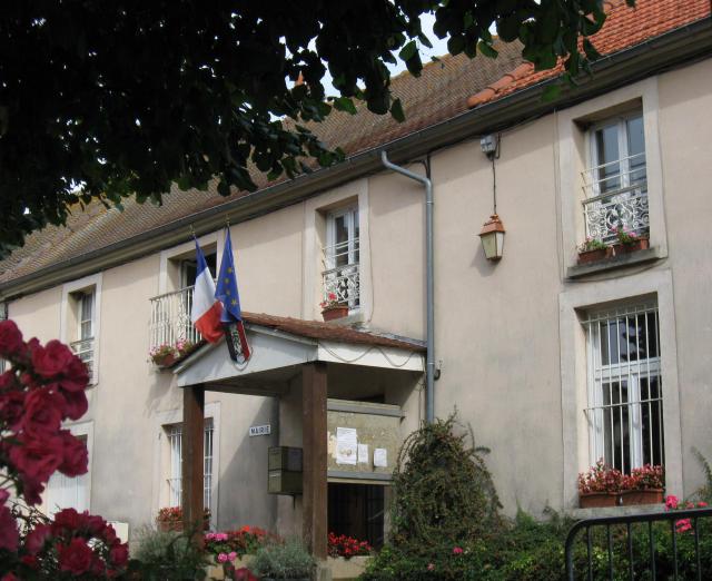 Mairie de Villeroy (Seine-et-Marne, région Île-de-France).
