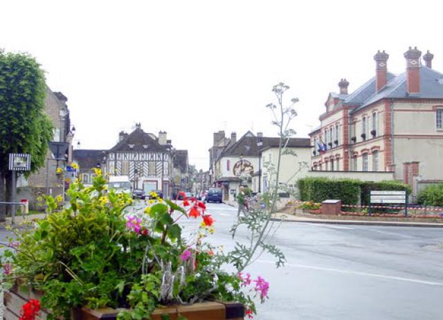 FRANCE, Bray-sur-Seine: Mairie, Place du Général de Gaulle