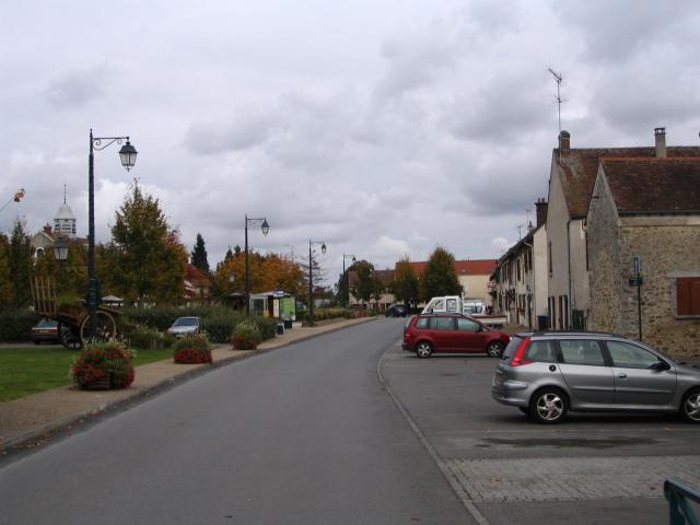 La rue de Paris, à Bailly-Romainvilliers (Seine-et-Marne, France).