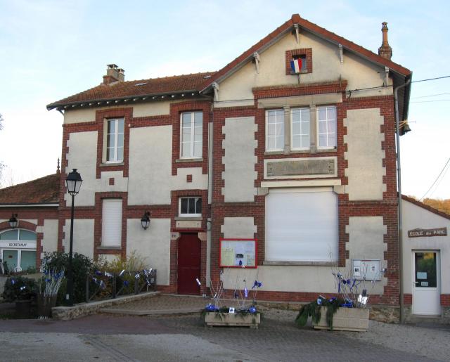 Mairie-école de Villemareuil. (Seine-et-Marne, région Île-de-France).