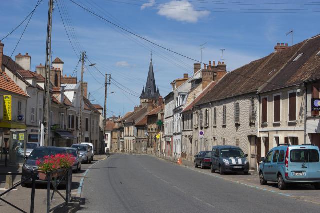 Rue de Troyes / Guignes, Seine-et-Marne, France