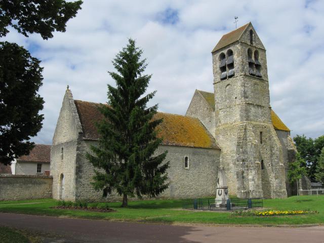 Église catholique Saint-Denis. (Rumont, département de la Seine et Marne, région Île-de-France).