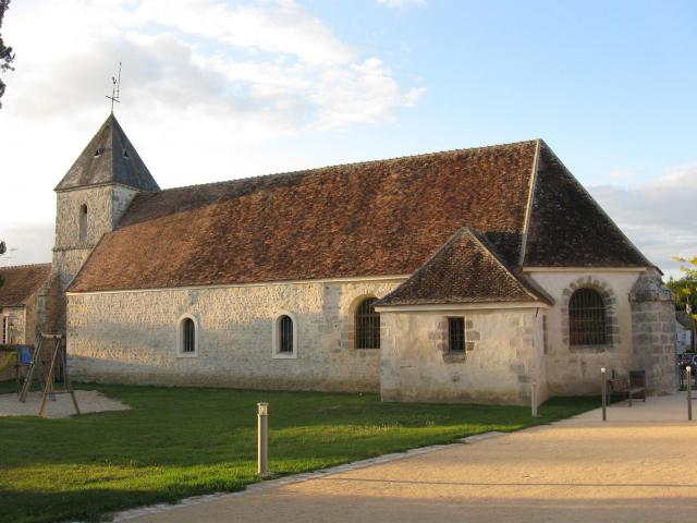 Église Saint-Pierre-aux-Liens d'Épisy (département de la Seine-et-Marne, région Île-de-France).