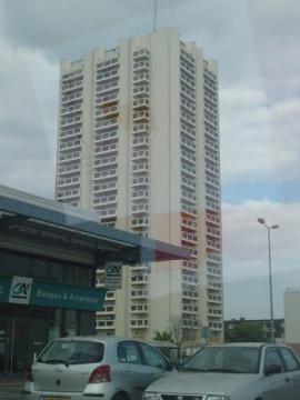 Montereau Surville sur le parking de Carrefour en 2011.