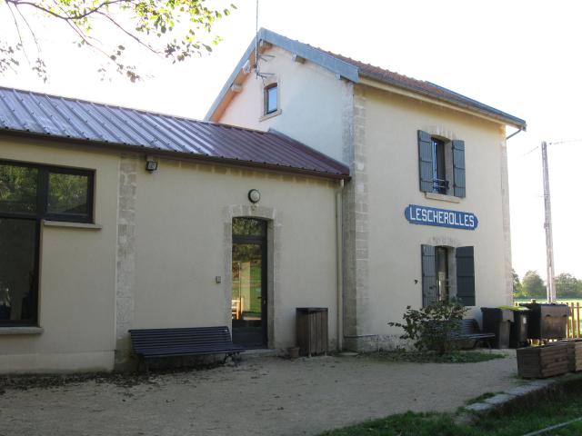 Ancienne gare de Lescherolles (département de la Seine-et-Marne, région Île-de-France).