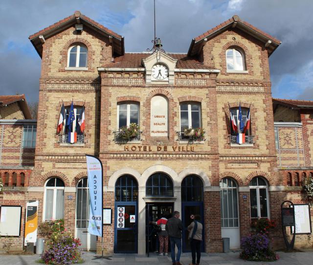 Hôtel de ville de Noisiel.