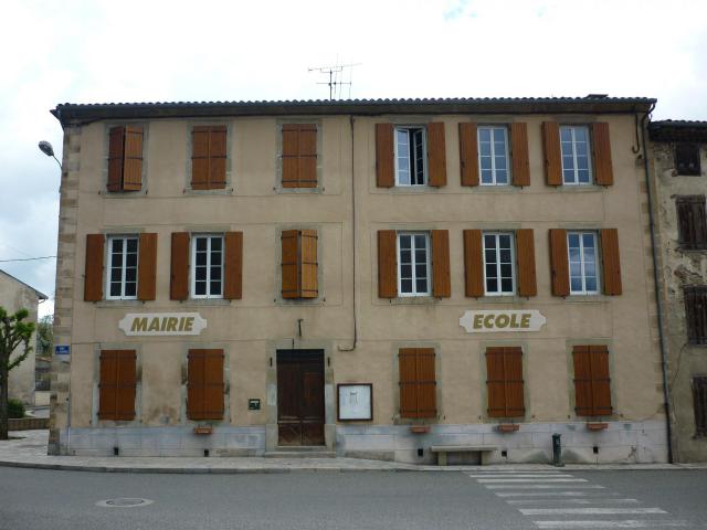 Villeneuve-d'Olmes, la mairie et l'école