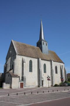 Katholische Pfarrkirche Saint-Clair-Saint-Léger in Souppes-sur-Loing im Département Seine-et-Marne in der Region Île-de-France…