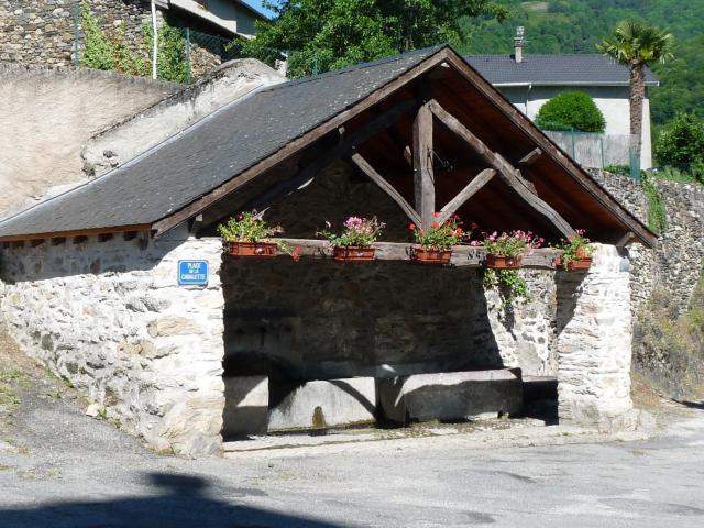 Lavoir près de l'église, Unac, Ariège, France