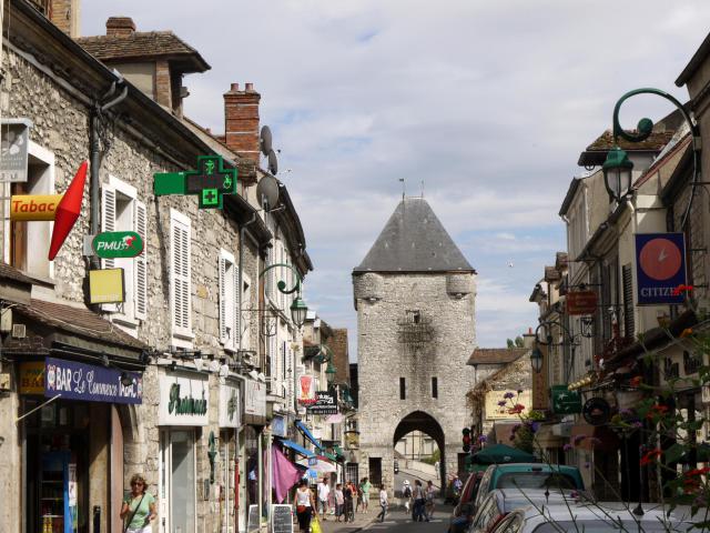 Porte de Bourgogne a Moret sur Loing, Ile de France, France