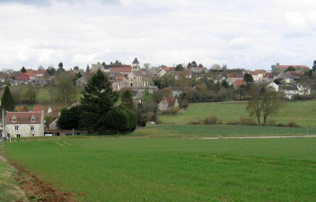 Vue du village de Germigny-sous-Coulombs. (Seine-et-Marne, région Île-de-France).