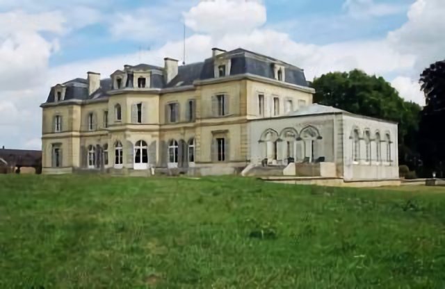 Vue arrière du Chateau des Moyeux