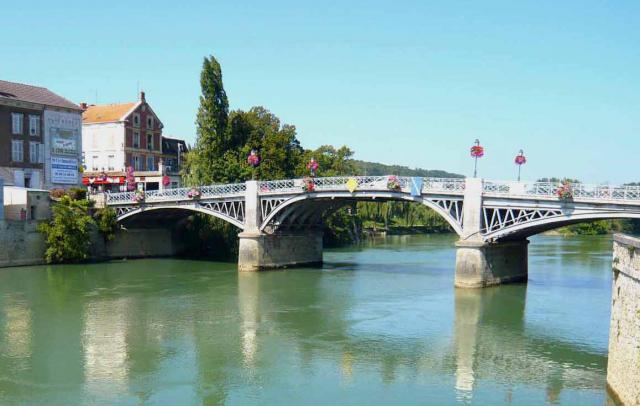 Pont sur la Marne, La Ferté-sous-Jouarre aux confins de la Brie et de la Champagne, France