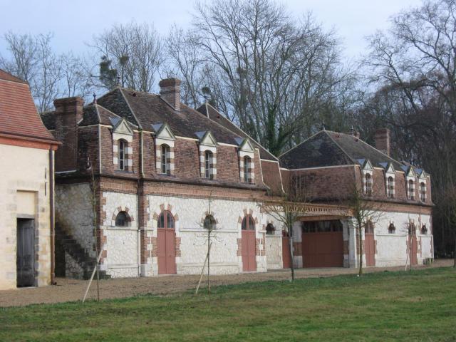 Château de Motteux : communs. (commune de Marolles-sur-Seine, Seine-et-Marne, région Île-de-France).
