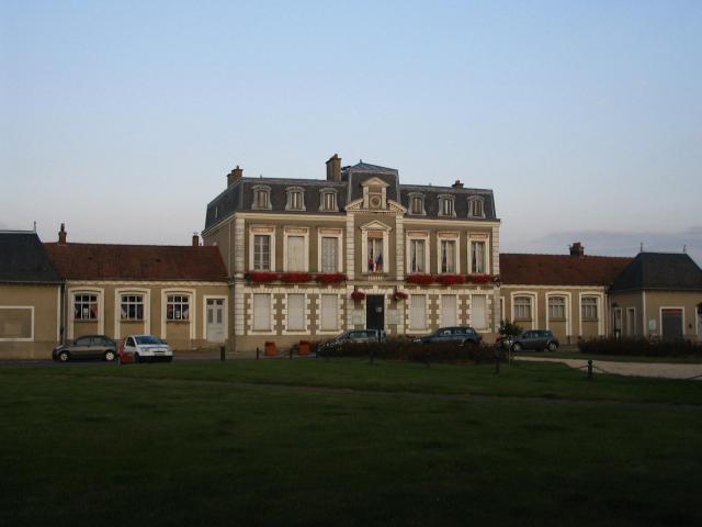 La mairie de Grisy-Suisnes, Seine-et-Marne, France.