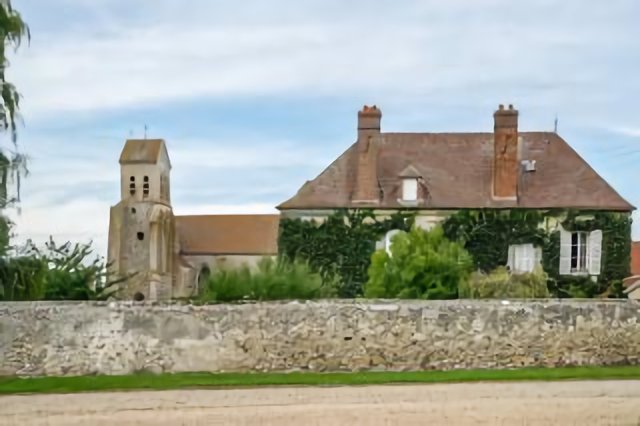 L'église St Laurent et Corps de Ferme Gesvres-le-Chapitr